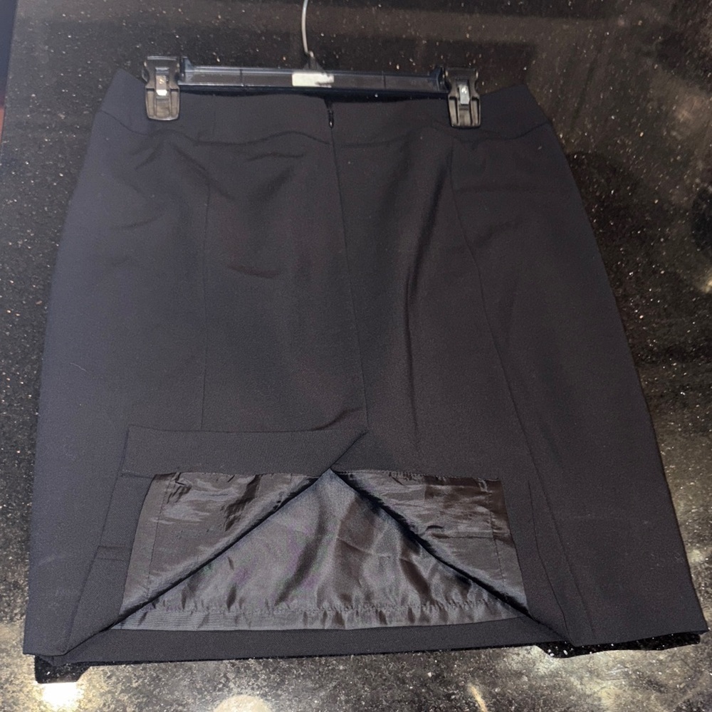 Calvin Klein Elegant Black Women's Skirt - Picture 2 of 7